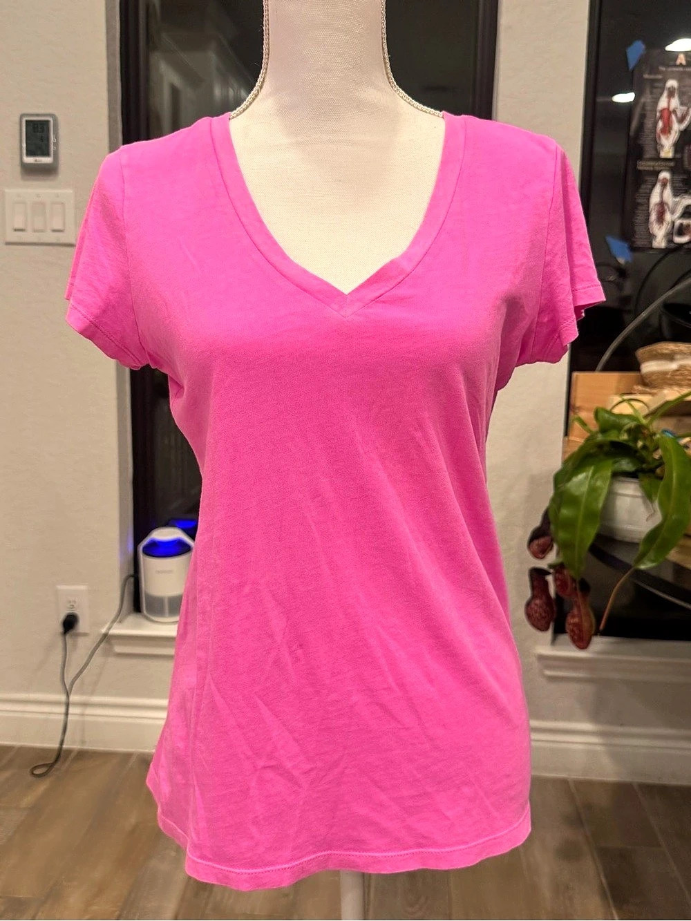 Gap The Essential V-Neck T-Shirt, V-Neck Tee, Hot Pink, Size XS